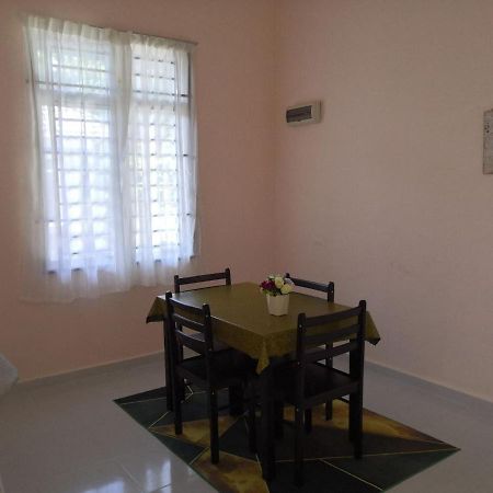 Ummi'S Homestay Besut Kampung Kuala Besut Exterior photo