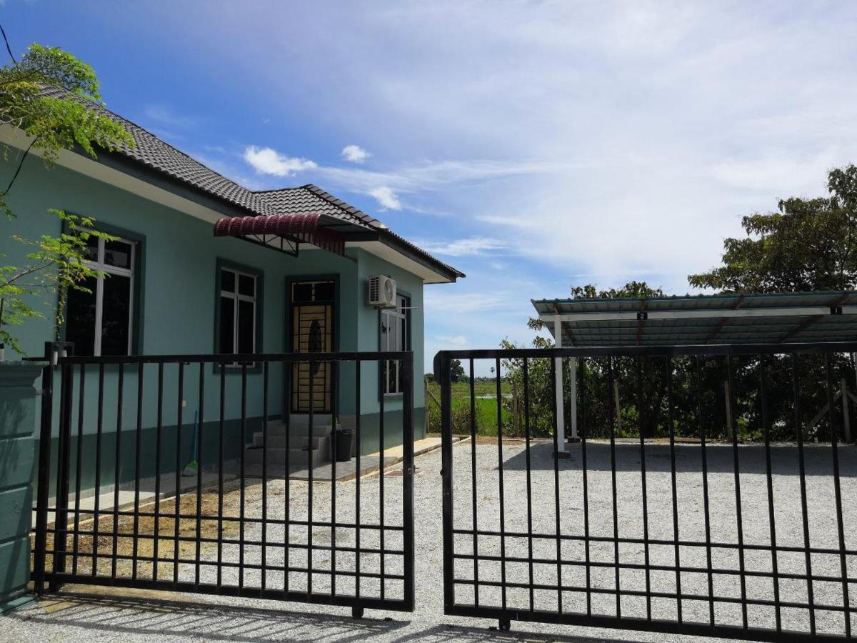 Ummi'S Homestay Besut Kampung Kuala Besut Exterior photo