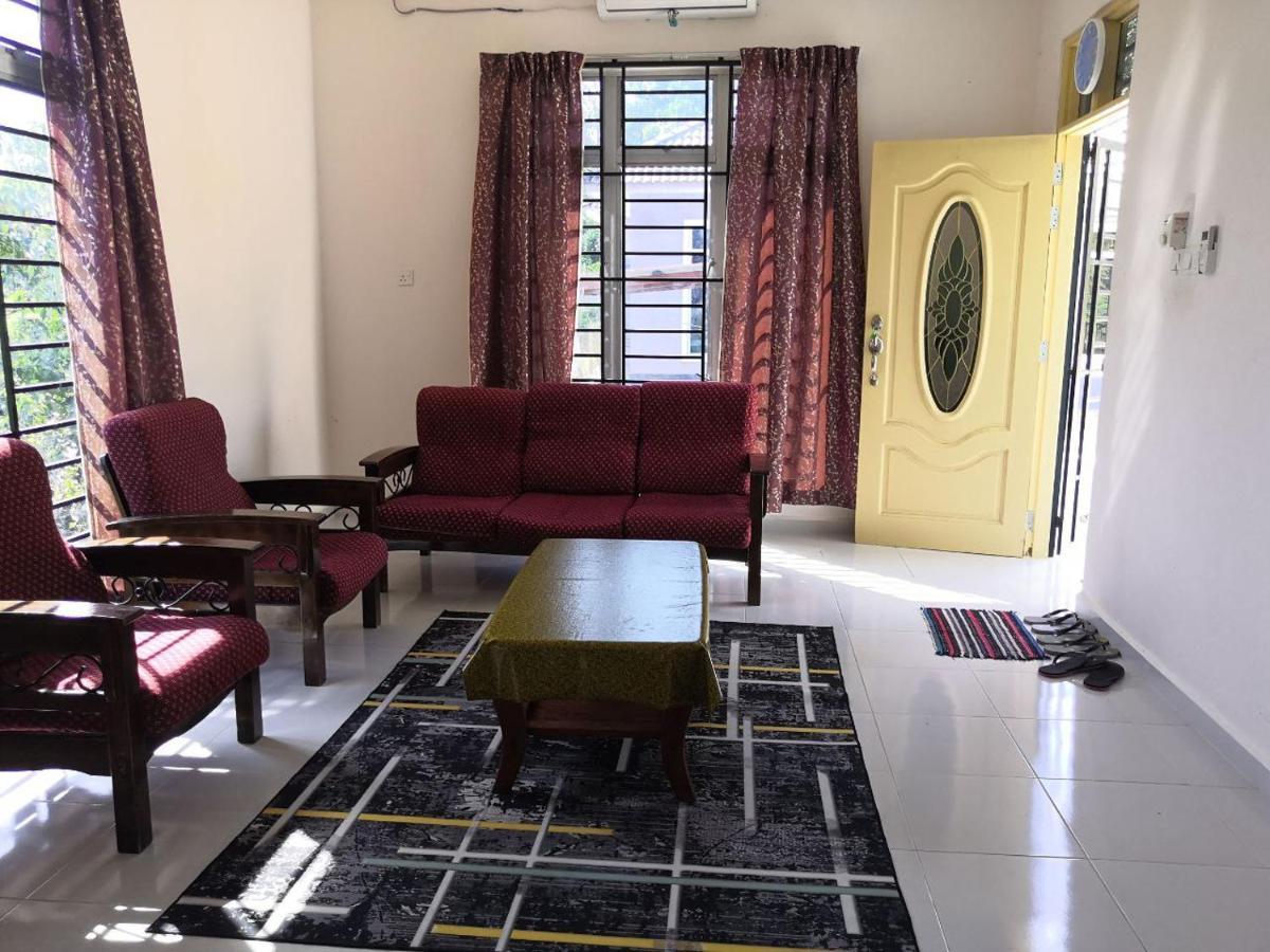 Ummi'S Homestay Besut Kampung Kuala Besut Exterior photo