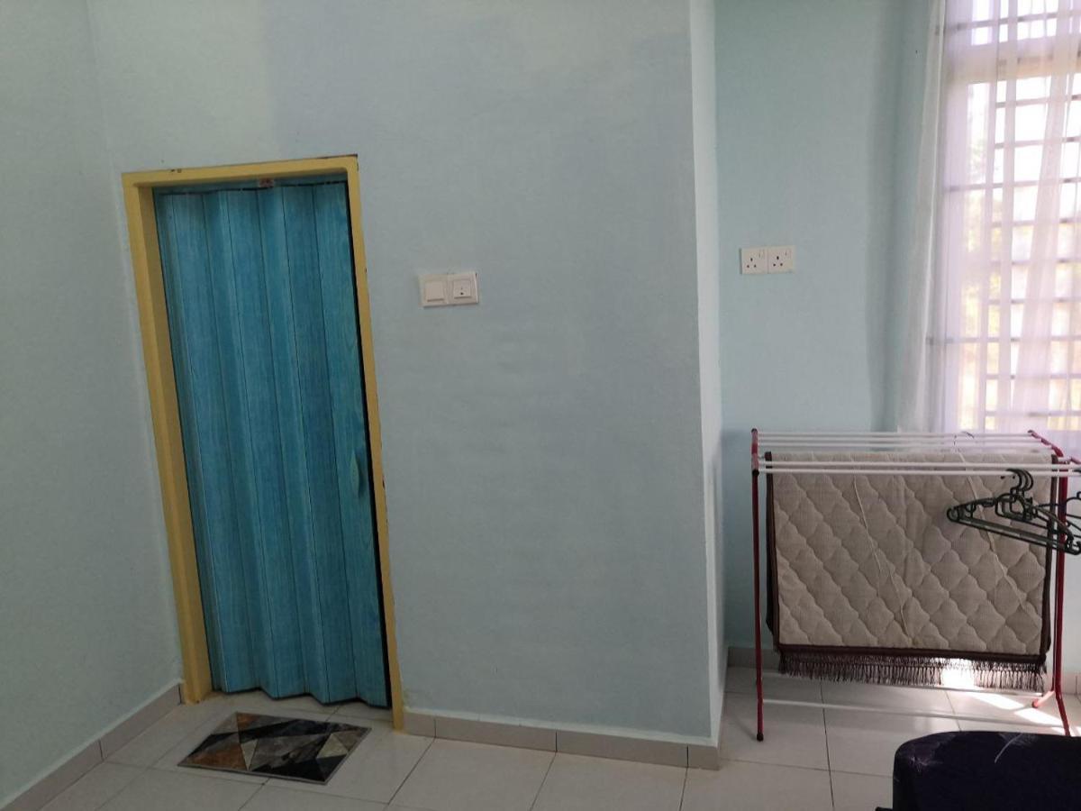 Ummi'S Homestay Besut Kampung Kuala Besut Exterior photo