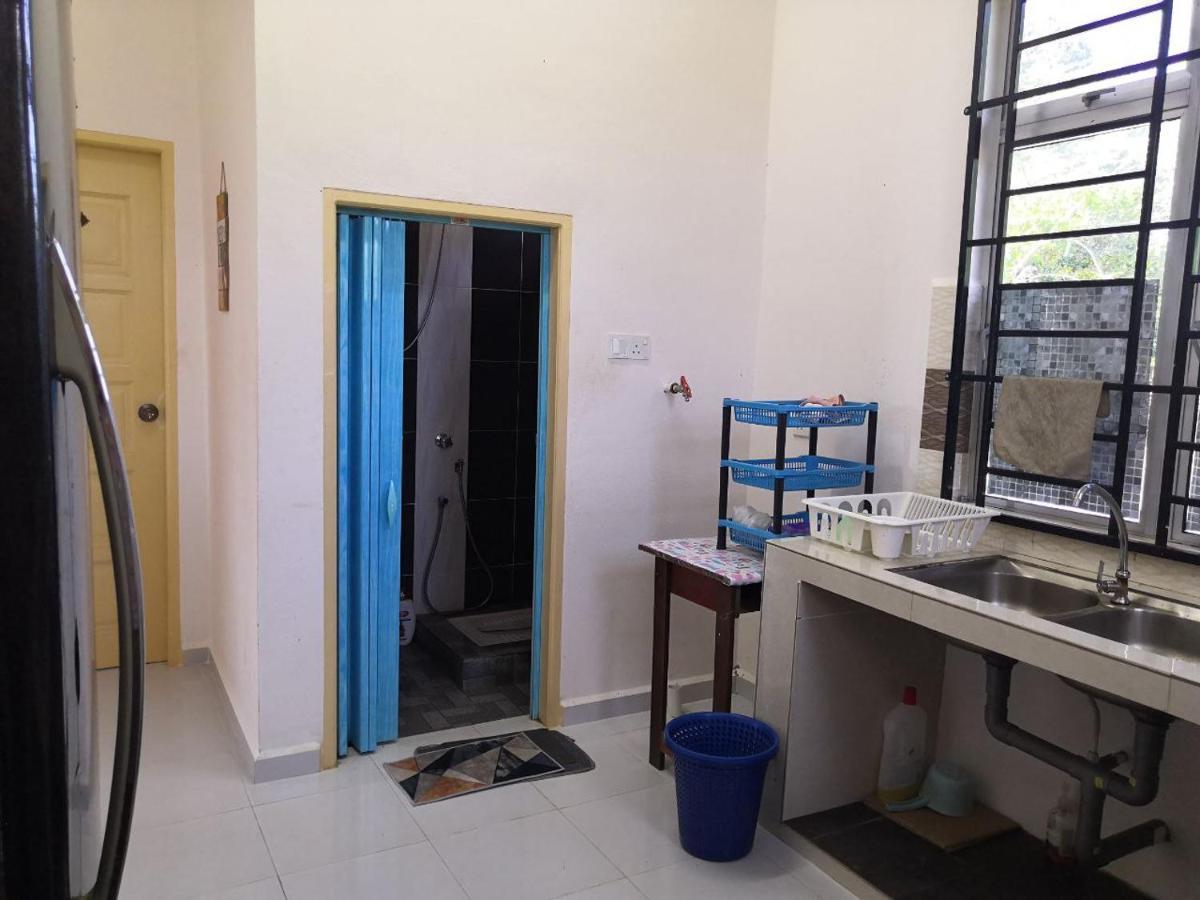 Ummi'S Homestay Besut Kampung Kuala Besut Exterior photo