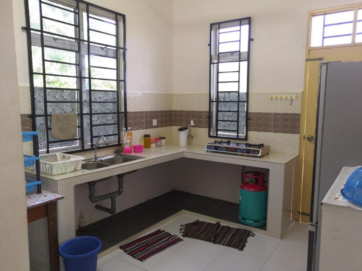 Ummi'S Homestay Besut Kampung Kuala Besut Exterior photo
